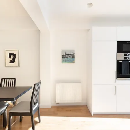 Apartment Wonderful 2 Bedroom 2 Bath Sleeps 8