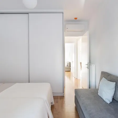 Wonderful 2 Bedroom 2 Bath Sleeps 8 Apartment *
