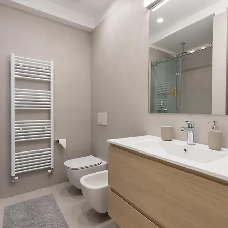 Wonderful 2 Bedroom 2 Bath Sleeps 8 Apartment *
